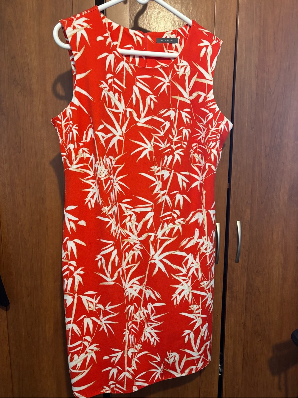 Suzy Shier Red and White Sleeveless Bamboo-Print Midi Dress